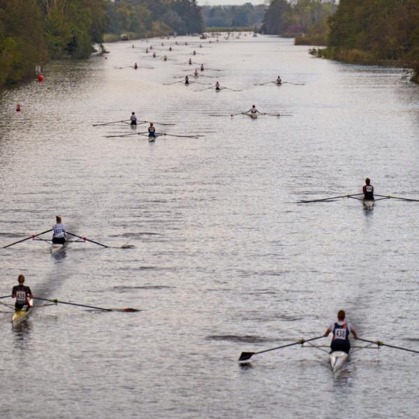 Varende boten op het water van de Tromp Boat races