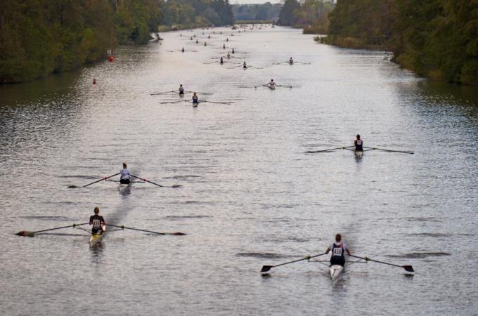 Varende boten op het water van de Tromp Boat races